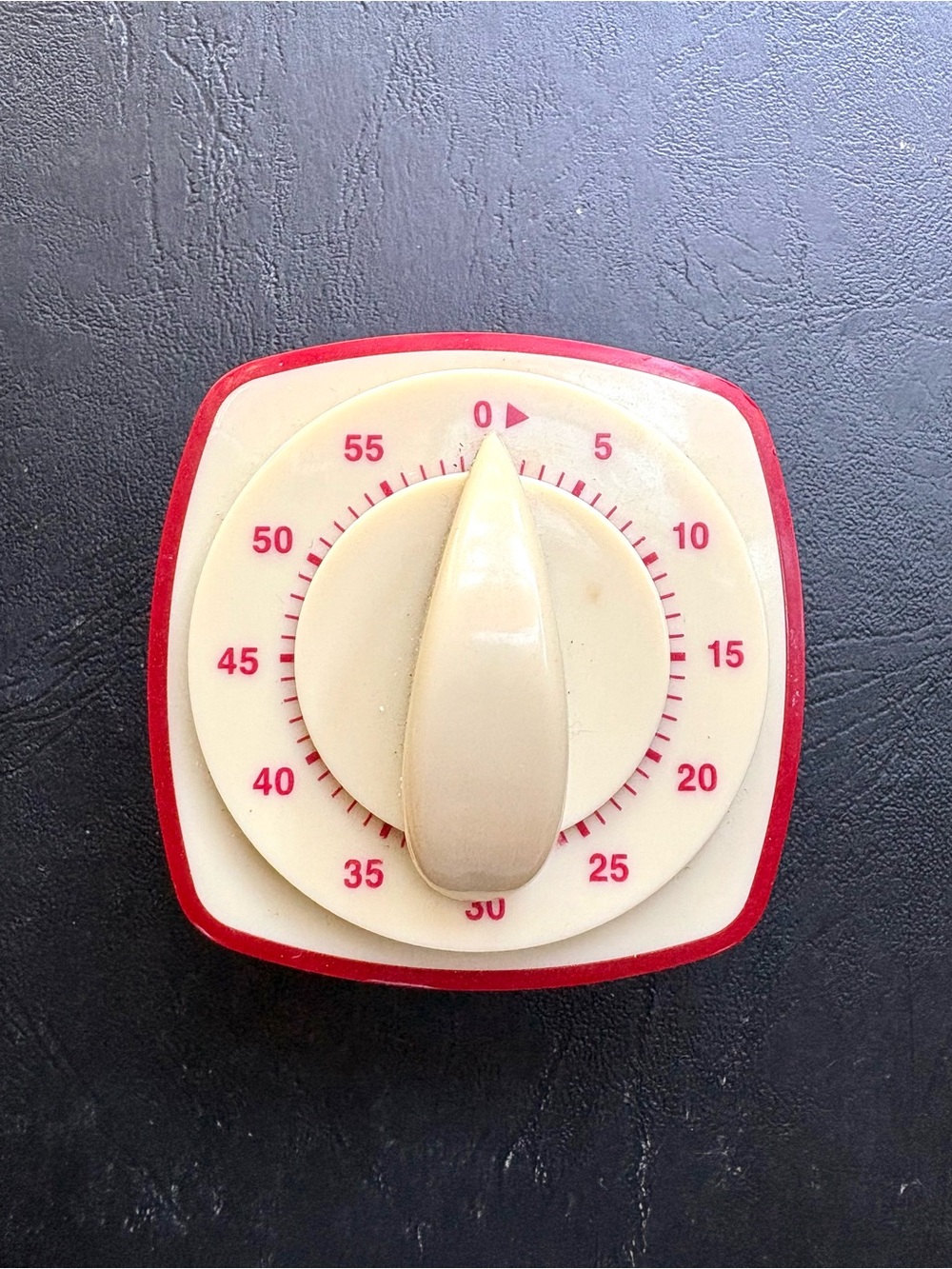 Kikkerland Retro Kitchen Mechanical 60 Minute Timer